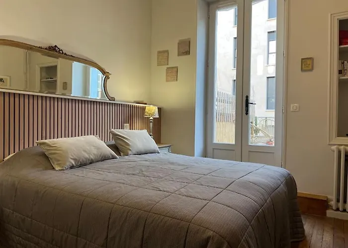 Coeur De Ville, Garage Prive Et Gratuit Avec Terrasse !