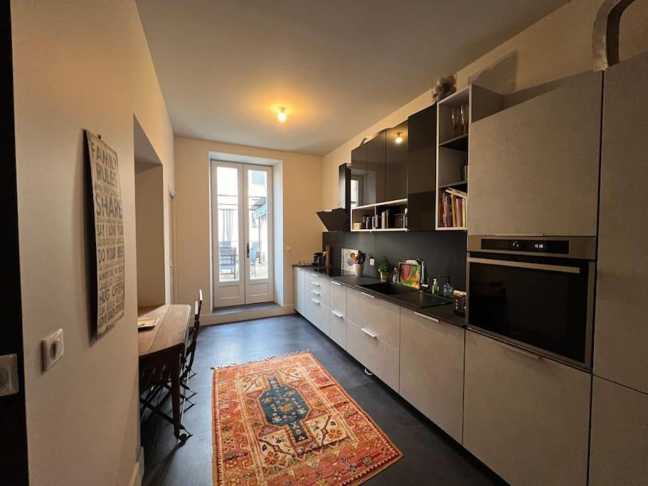 Apartment Coeur De Ville, Garage Prive Et Gratuit Avec Terrasse ! Cahors