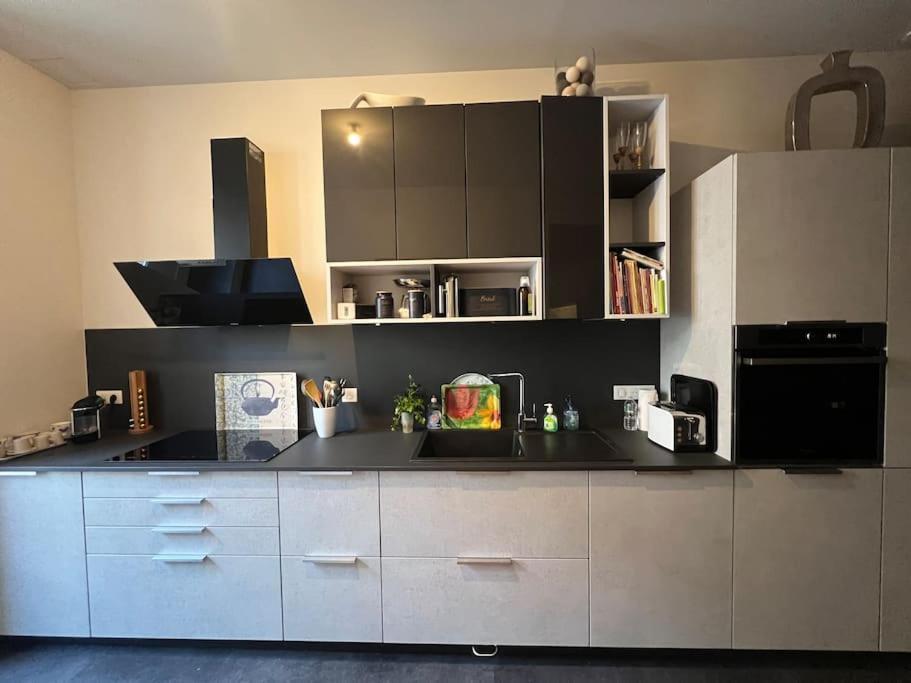 Coeur De Ville, Garage Prive Et Gratuit Avec Terrasse ! Apartment *