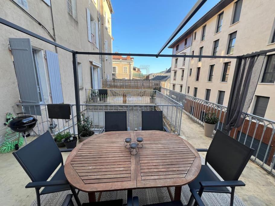 Coeur De Ville, Garage Prive Et Gratuit Avec Terrasse ! Cahors